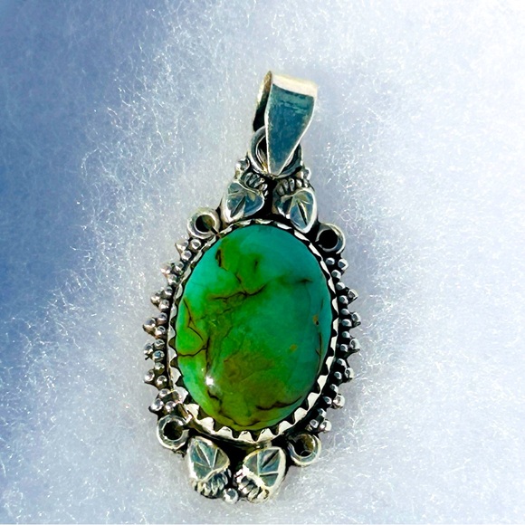 Turquoise and sterling silver pedant - Picture 1 of 6